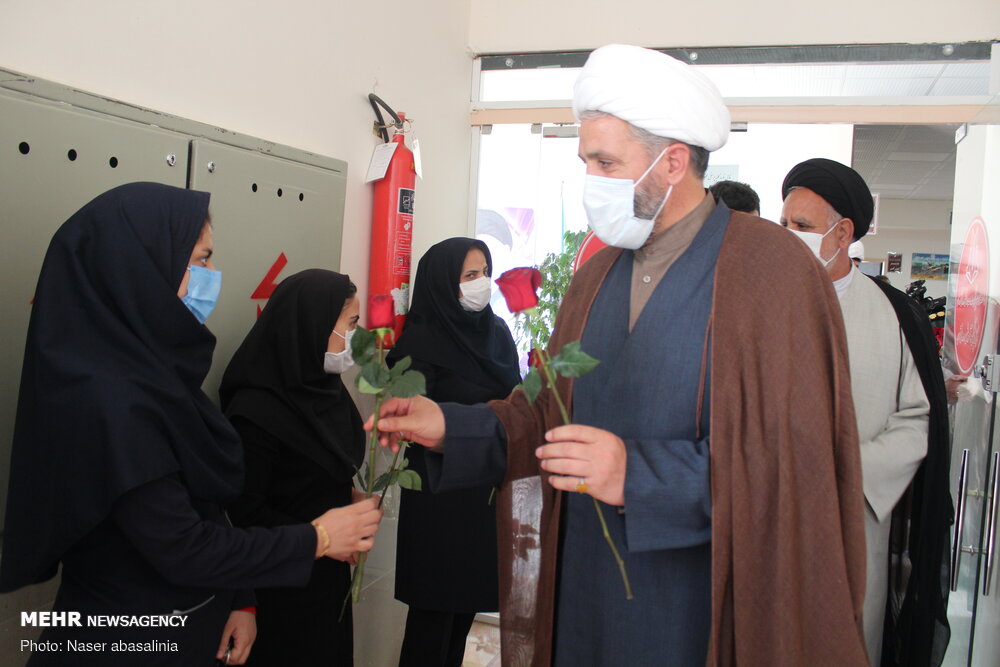 قدردانی طلاب کردستانی از کارکنان بخش کرونا بیمارستان های سنندج