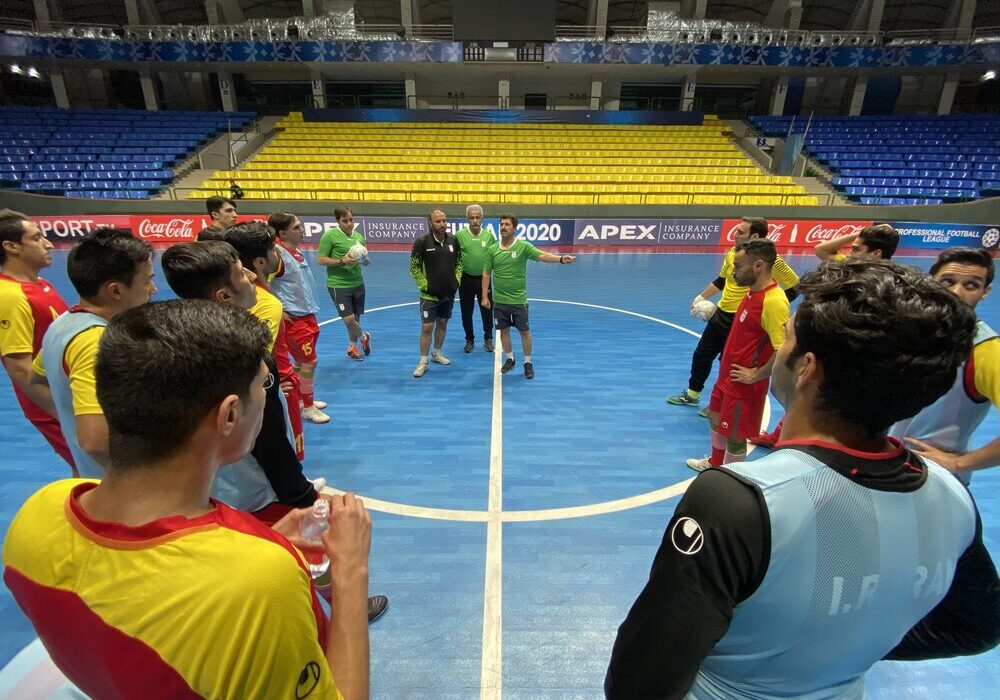 قرارداد سرمربی تیم ملی فوتسال و دستیارانش امضا شد