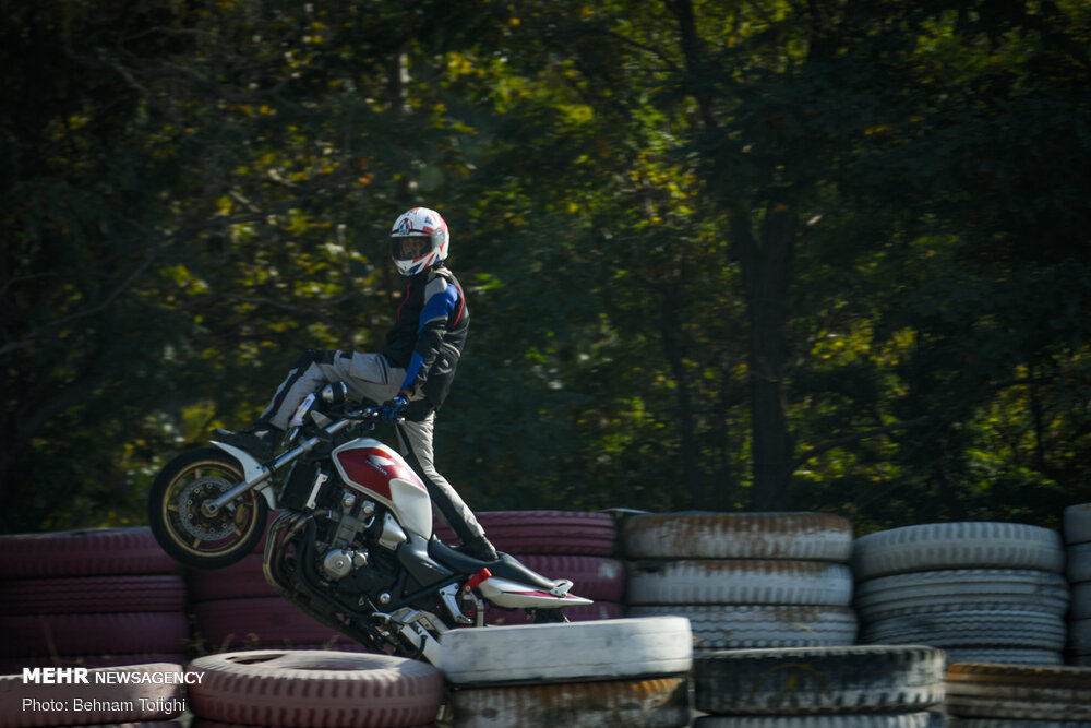 مانور موتورسوار خوب در شمال تهران برگزار میشود