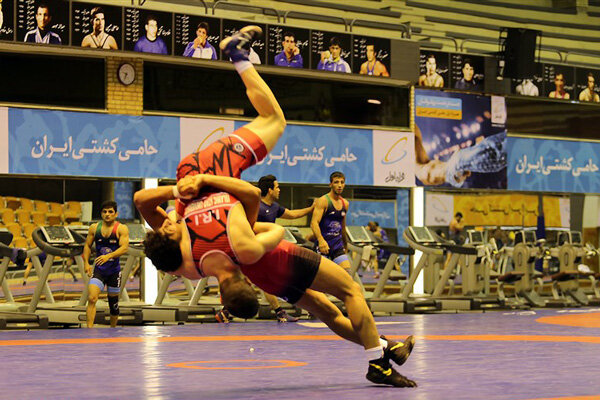 محمد بنا ۱۴ فرنگیکار را به اردوی تیم ملی فراخواند