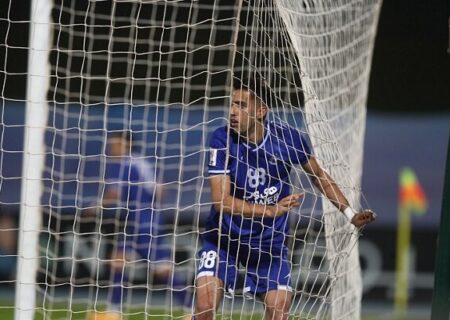 هافبک تیم فوتبال استقلال دیدار با پرسپولیس را از دست داد
