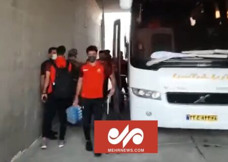 ورود تیم فوتبال پرسپولیس به ورزشگاه شهید مهدوی بوشهر