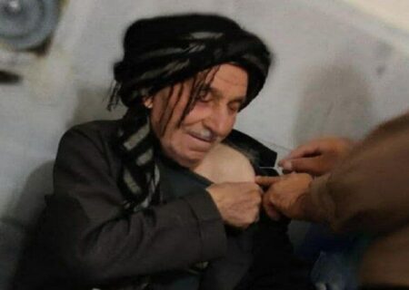 پیرمرد ۱۲۰ ساله سقزی واکسن کرونا دریافت کرد