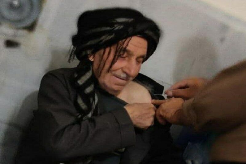 پیرمرد ۱۲۰ ساله سقزی واکسن کرونا دریافت کرد