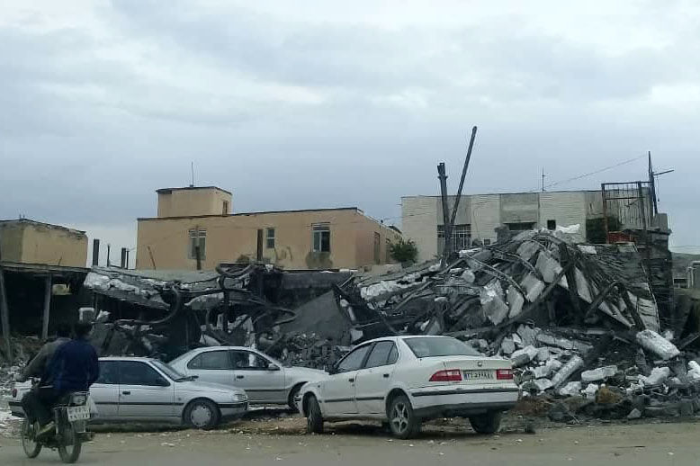 ۱۰ باب مغازه غیرمجاز در سنندج تخریب شد