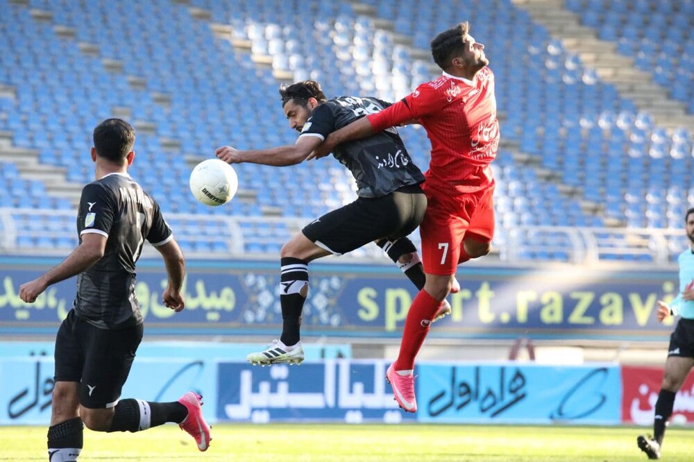 تساوی تراکتور و پدیده در نیمه نخست/ تیم رحمتی ۱۰ نفره شد