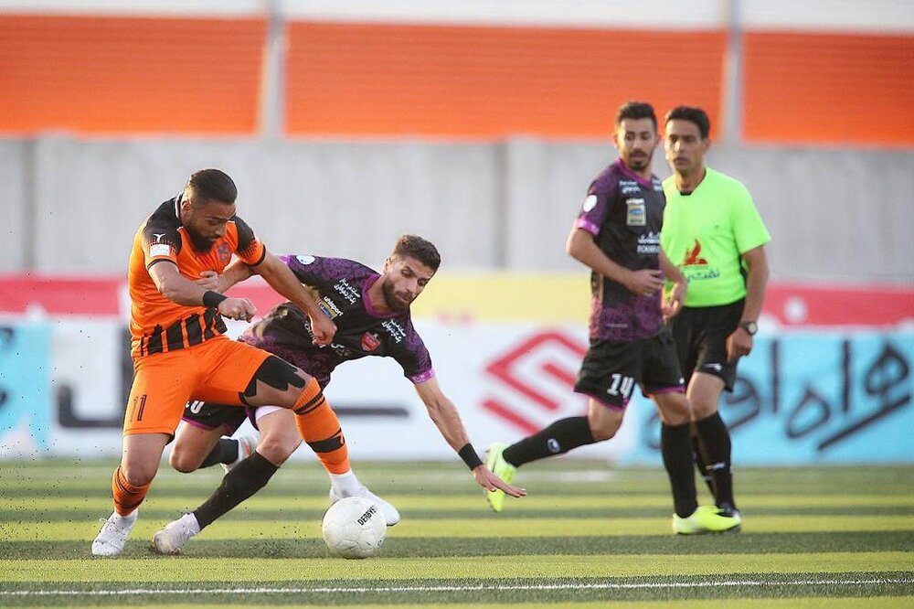 تساوی پرسپولیس و مس در نیمه اول با صحنه جنجالی