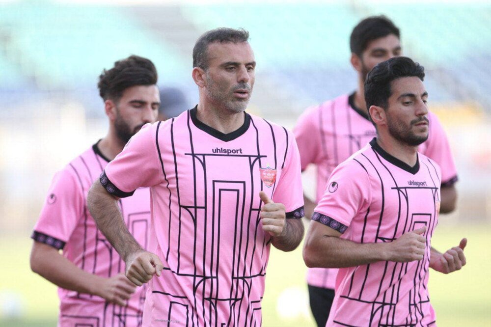 زمین خراب بازی باعث مصدومیتم شد/ فوتبال مس هم خراب میشود!