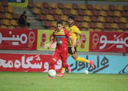 سد ۲ امتیازی فولاد مقابل سپاهان/ پرسپولیس صدرنشین باقی ماند