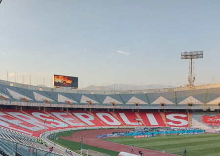 فروش پرچم پرسپولیس در روز بازی بی تماشاگر