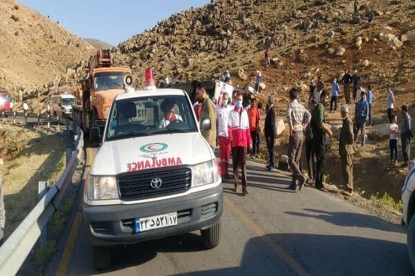 مصدومان حادثه واژگونی اتوبوس خبرنگاران به۲۶نفر رسید+اسامی مصدومان