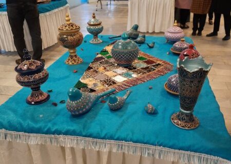 نمایشگاه هنر نقطه‌کوبی در سنندج