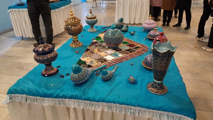 نمایشگاه هنر نقطهکوبی در سنندج