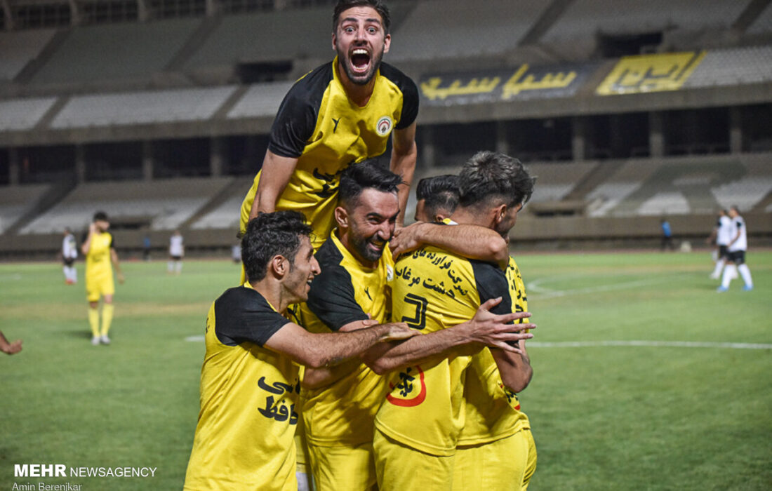 آرزوی ما شاد شدن دل هواداران فوتبال در استان فارس است