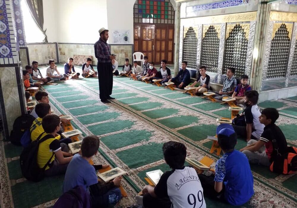 اجرای طرح نشاط معنوی در امامزادگان کردستان