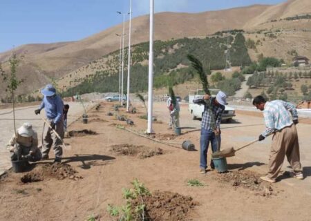 احداث فضای سبز پارک ۲ هکتاری باغ ایرانی در سنندج آغاز شد