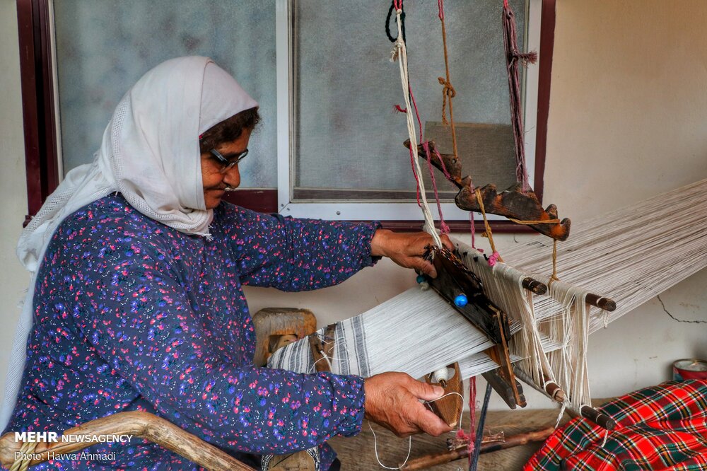 اعطای ۶ میلیارد تومان کمک به ۴۲۲ هنرمند صنایع دستی تا پایان هفته