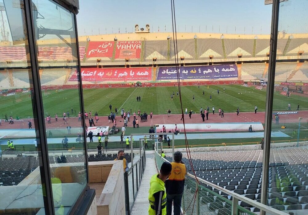 افراد متفرقه هستند تماشاگران نه/ تجدید دیدار بازیکنان با داور