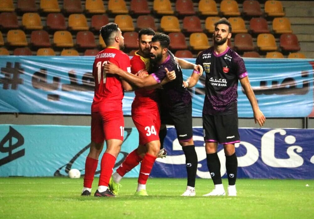 باشگاه فولاد: مدافع پرسپولیس چهار اخطاره بود