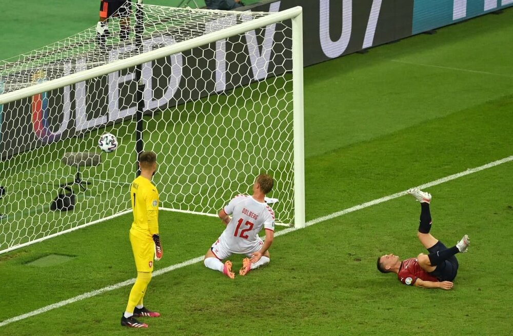 تساوی انگلیس و دانمارک در نیمه نخست نیمه نهایی