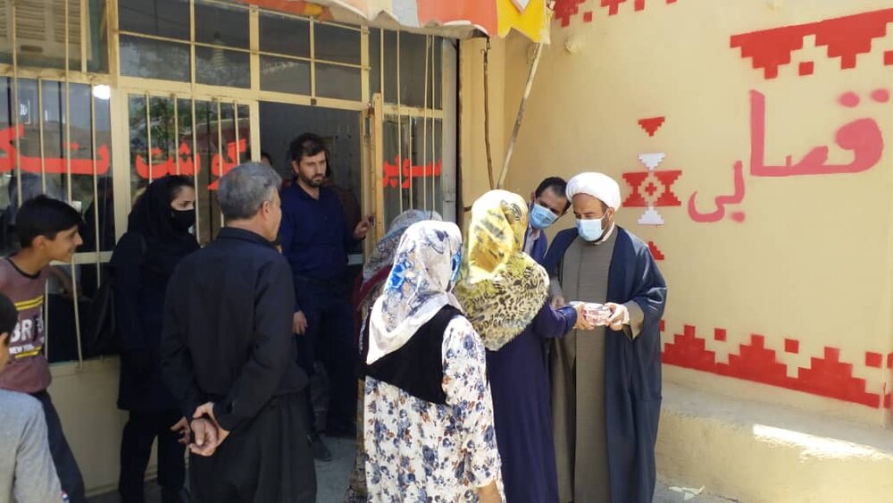 توزیع ۱۰۰۰ بسته گوشت گرم قربانی در بین نیازمندان کردستانی