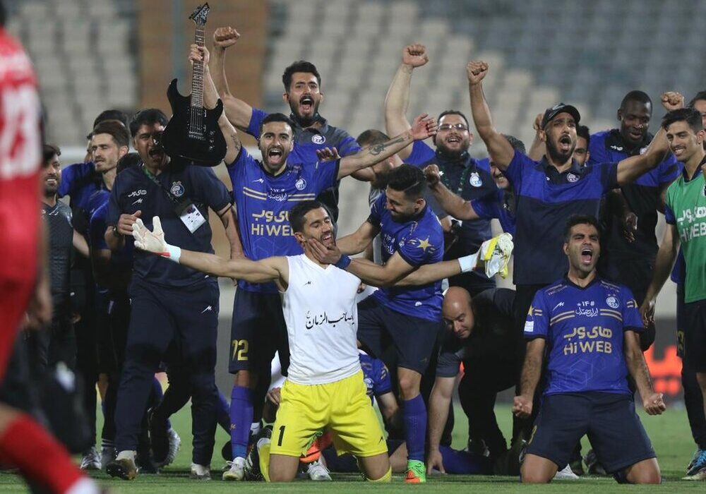 جشن استقلال با «گیتار» واقعی/ برخورد سرد با بازیکن عامل باخت!