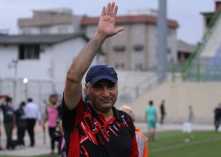 دوست دارم ذوب آهن در لیگ بماند