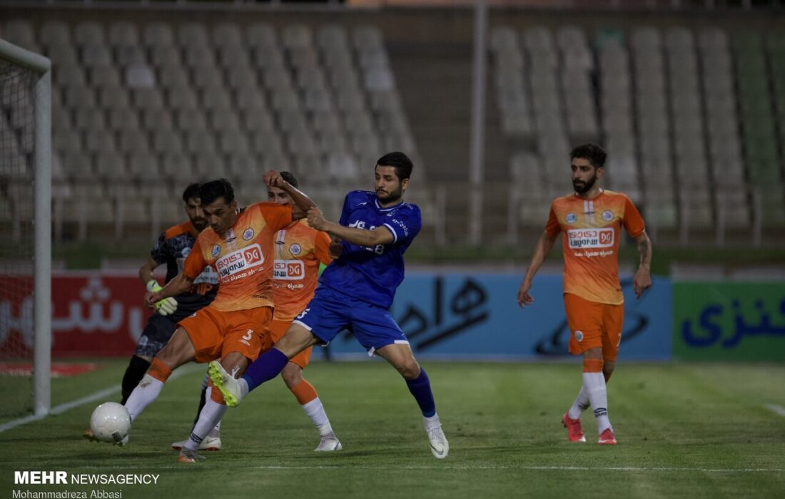 دیدار تیم های فوتبال استقلال و سایپا