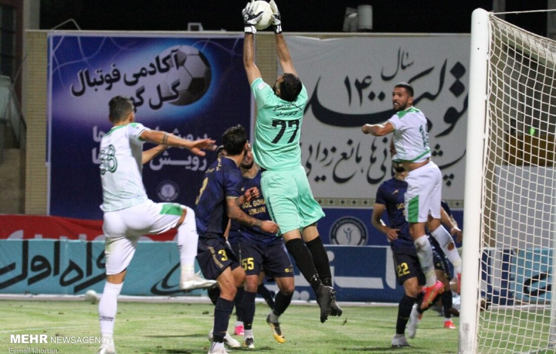 دیدار تیم های فوتبال گل گهر و آلومینیوم  اراک