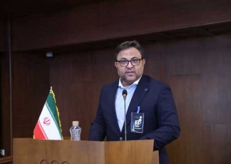 رشیدی پاسخ خبرنگاران را نداد و رفت