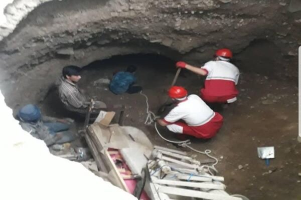 فرونشست زمین در فیروزکوه/ ۲ نفر نجات یافتند