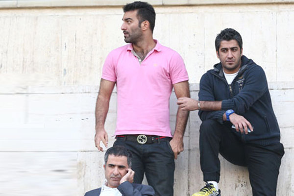 مدیرعامل استقلال با تاخیر آمد/ فریاد فرزاد در استادیوم بی روح