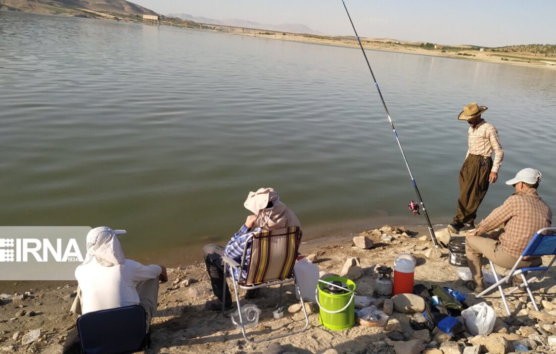 مسابقه ماهیگیری با قلاب در سقز برگزار شد