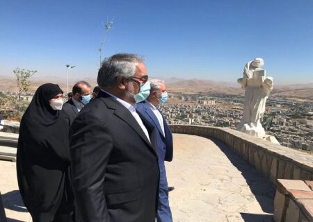 وزیر میراث فرهنگی از مجسمه ایثار و مقاومت مردم کردستان بازدید کرد