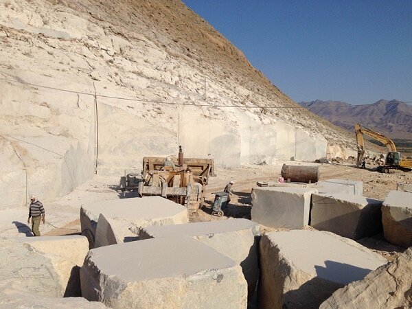 کوهخواری زیر چتر قانون/ منطقه حفاظت شده کرکس به یک شوخی شبیه است