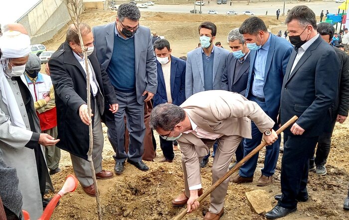 امداد رسانی بە خودروهای گرفتار در برف در سقز