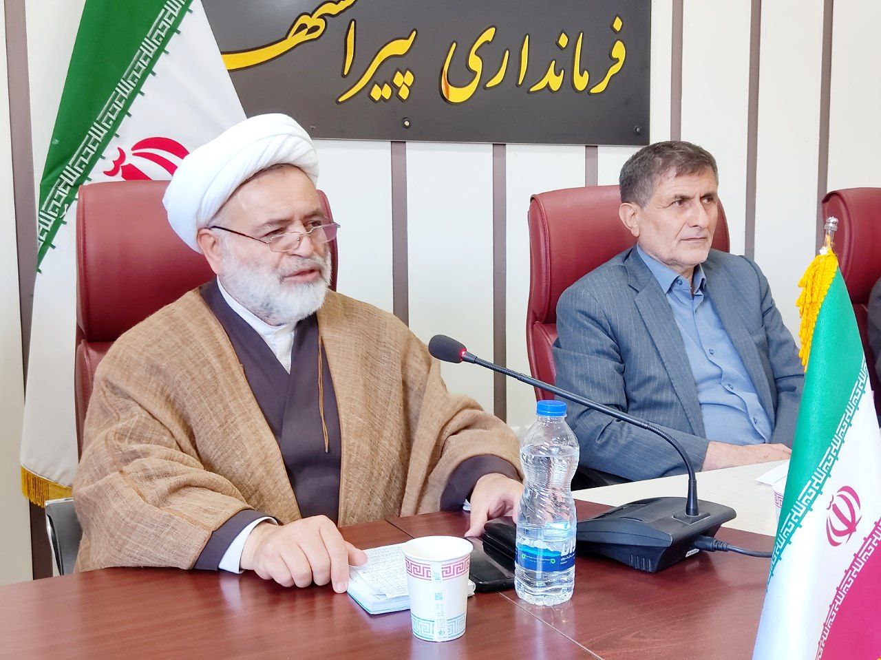 پیگیری مسائل و مشکلات خانواده‌های شهداء و ایثارگران شهرستان پیرانشهر