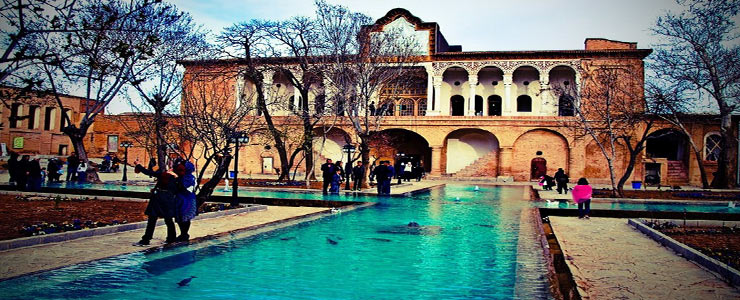 گردشگران نوروزی در عمارت خسروآباد سنندج