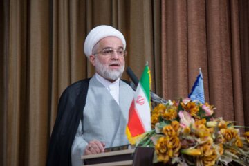 مبلغان در بیان مطالب خود از خرافات و داستان سرایی پرهیز کنند