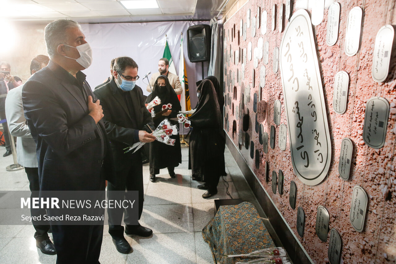 آئین رونمایی از دیوار نگاره شهدا