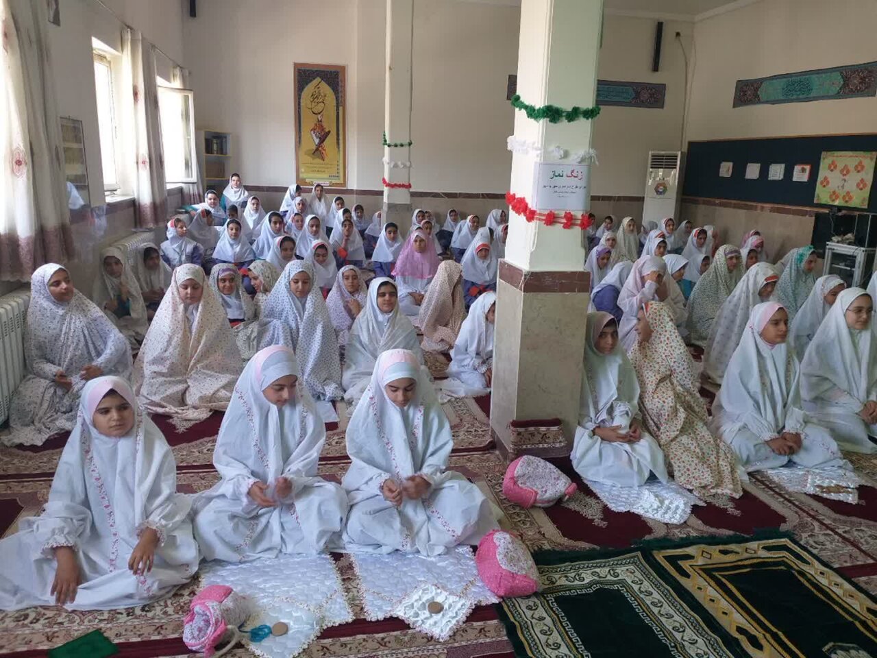 آئین معنوی اقامه نماز در مدارس ابتدایی کامیاران برگزار
شد