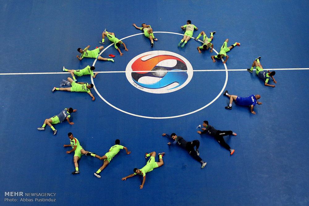 آبروریزی فدراسیون فوتبال پس از دعوت خارجیها/تیم ملی در مرزاخراج!