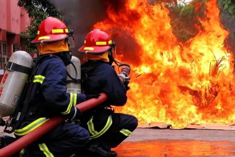 آتش سوزی بازار کازرون مهار شد
