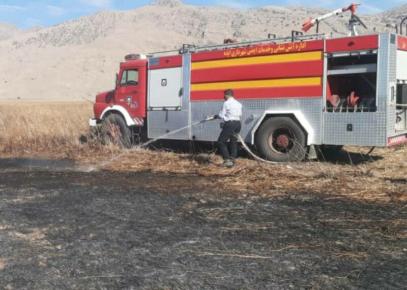 آتش سوزی تالاب میانگران ایذه مهار شد/ ۵ هکتار زمین سوخت