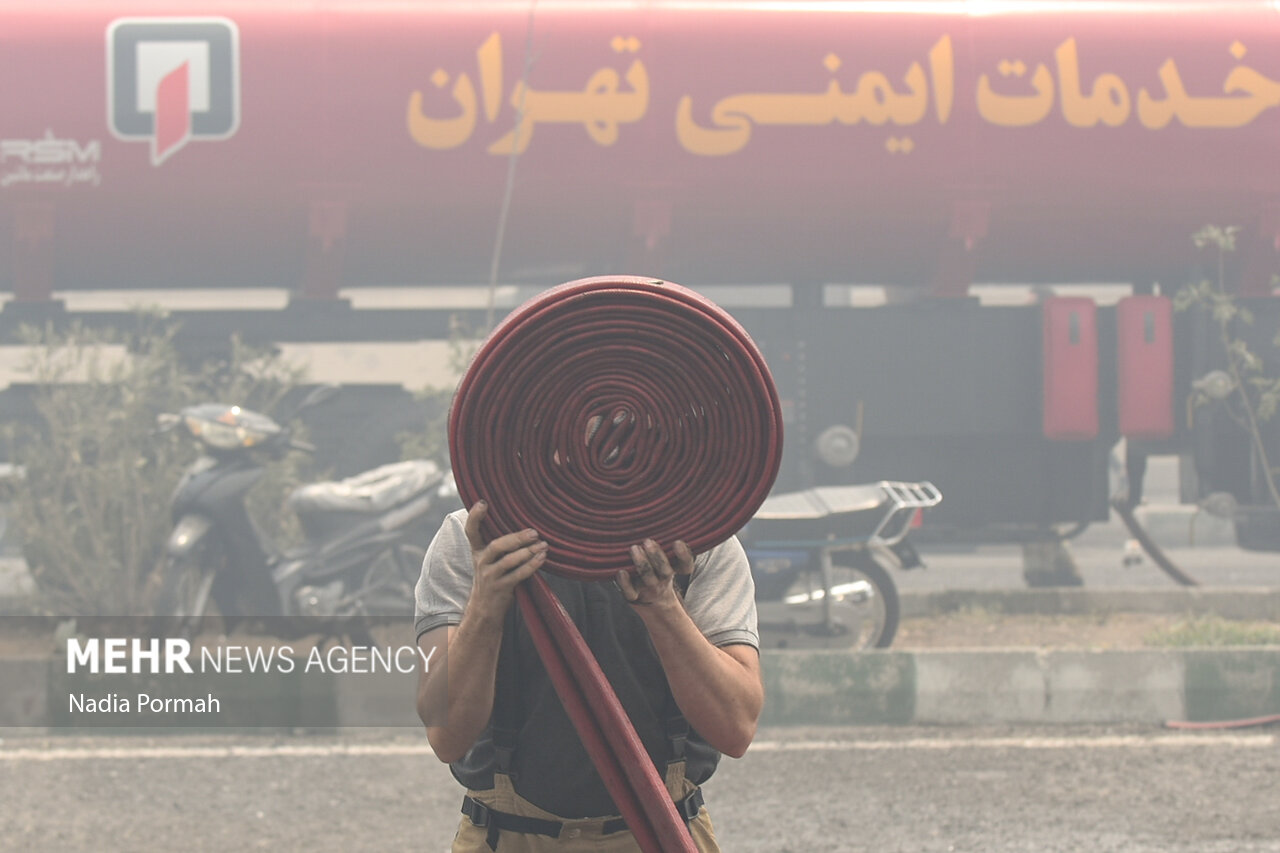 آتش‌سوزی انبار کالا در جاده قدیم کرج