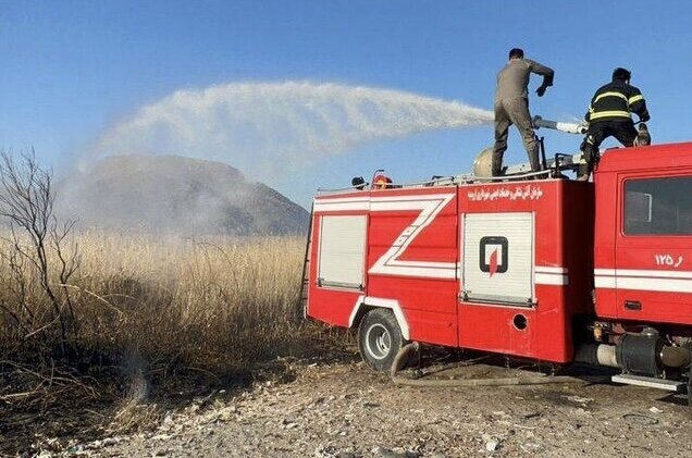 آتشسوزی در حاشیه پارک ملی دریاچه ارومیه مهار شد
