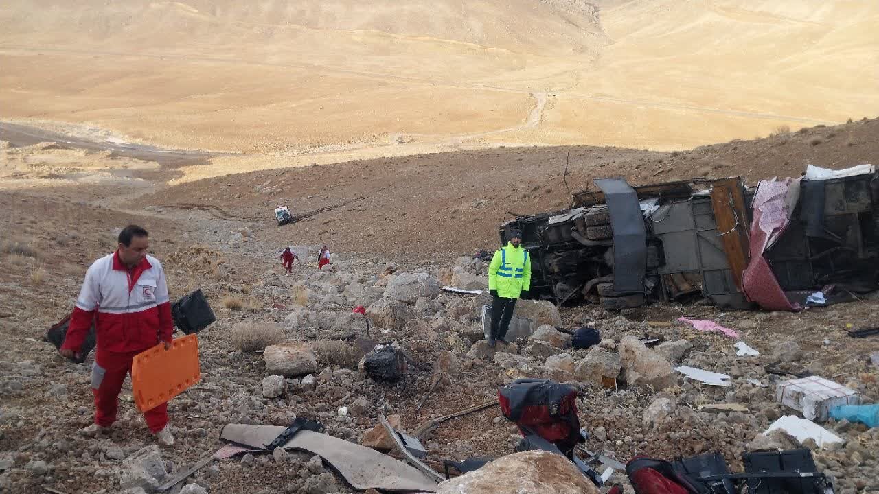 آخرین وضعیت حادثه واژگونی اتوبوس تهران–یاسوج؛ ۴ فوتی و ۱۷ مصدوم