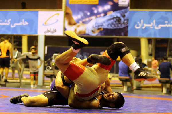 آزادکاران منتخب نیروهای مسلح در خانه کشتی اردو میزنند