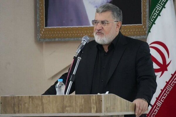 آزادگان در حراست از آرمان‌های انقلاب تا پای جان ایستاده
اند