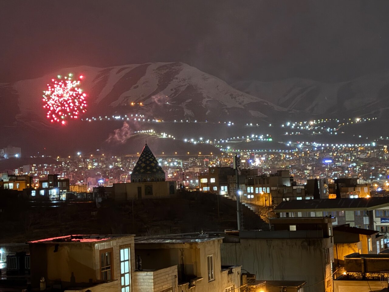 آسمان سنندج نورباران شد